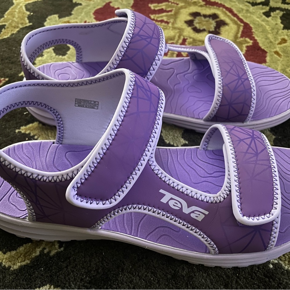 NEW TEVA Girls sandals size 6 (No Box)